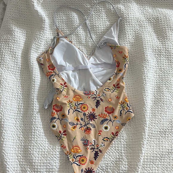 One piece Cupshe bathing suit - Picture 6 of 6